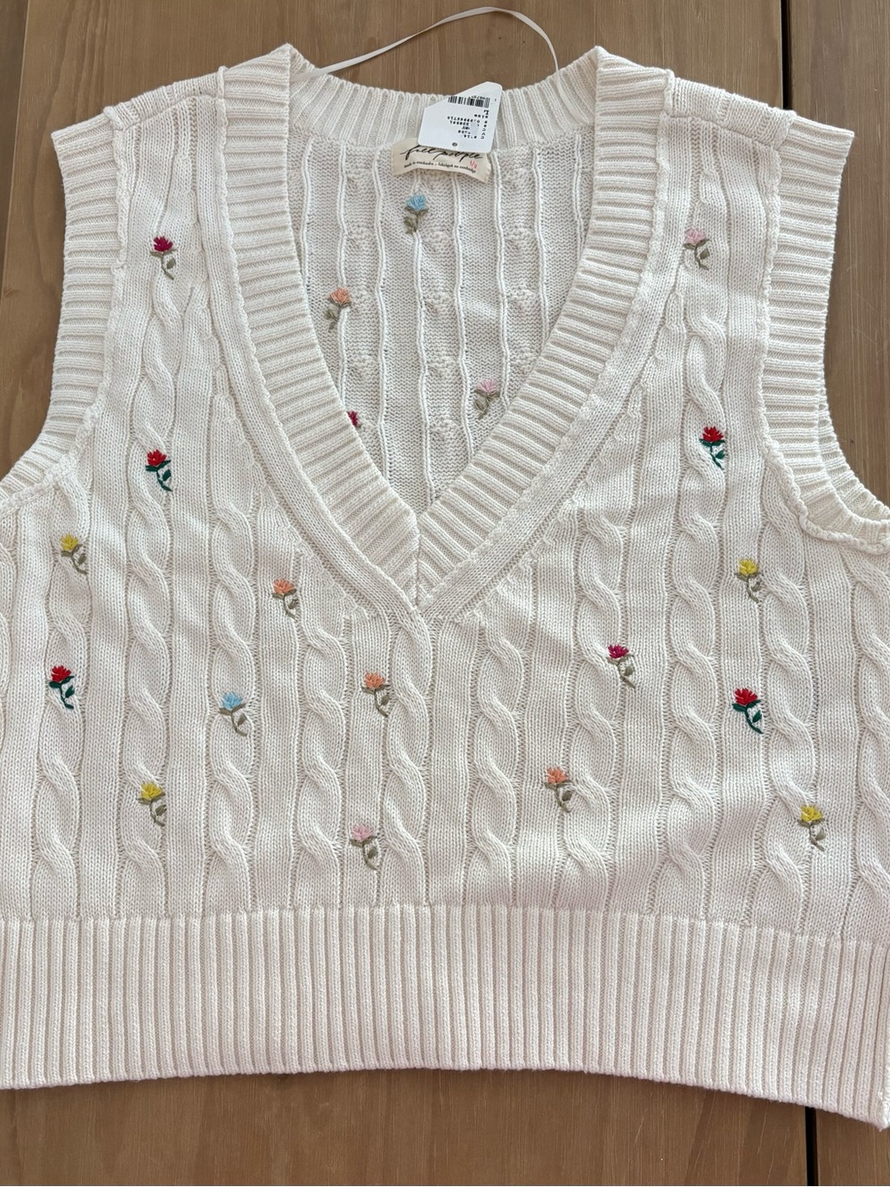 Free People NWT Cream Cable-Knit Floral Embroidered V-Neck Sweater Vest, large